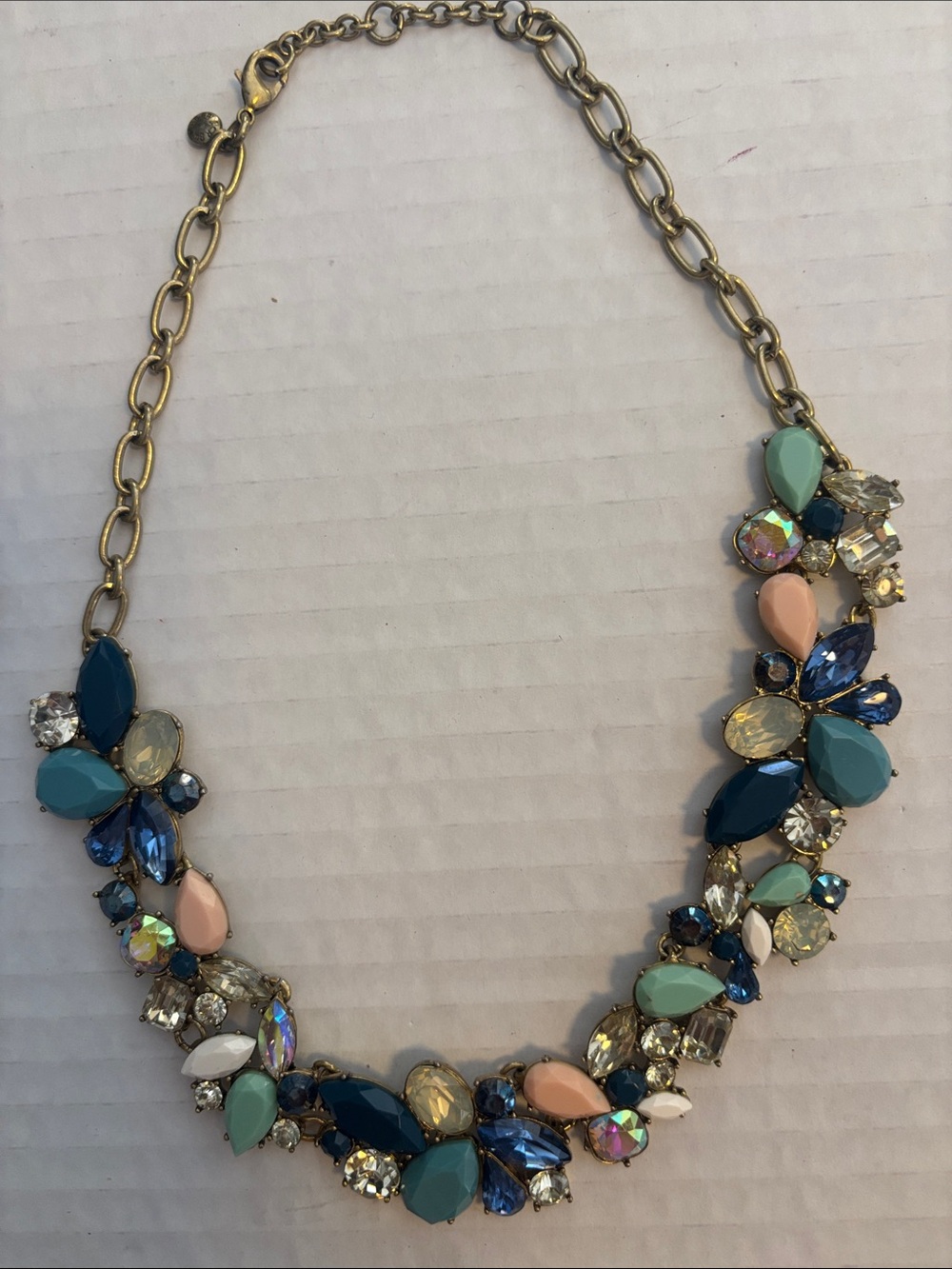J CREW CRYSTAL STATEMENT NECKLACE SHADES OF BLUE STONES FLORAL DESIGN
GOLD TONE